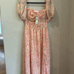 ASTR the Label Lunaria Midi Dress brand new size M fast to ship out floral FAST